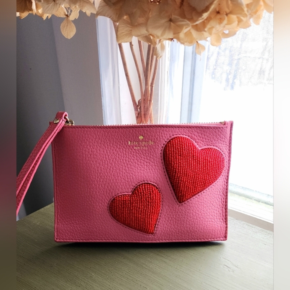 Kate Spade On Purpose Beaded Heart Wristlet Like New - Picture 1 of 5
